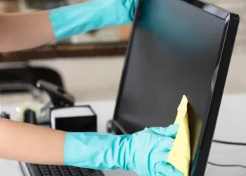 How to clean a computer screen in 4 easy steps